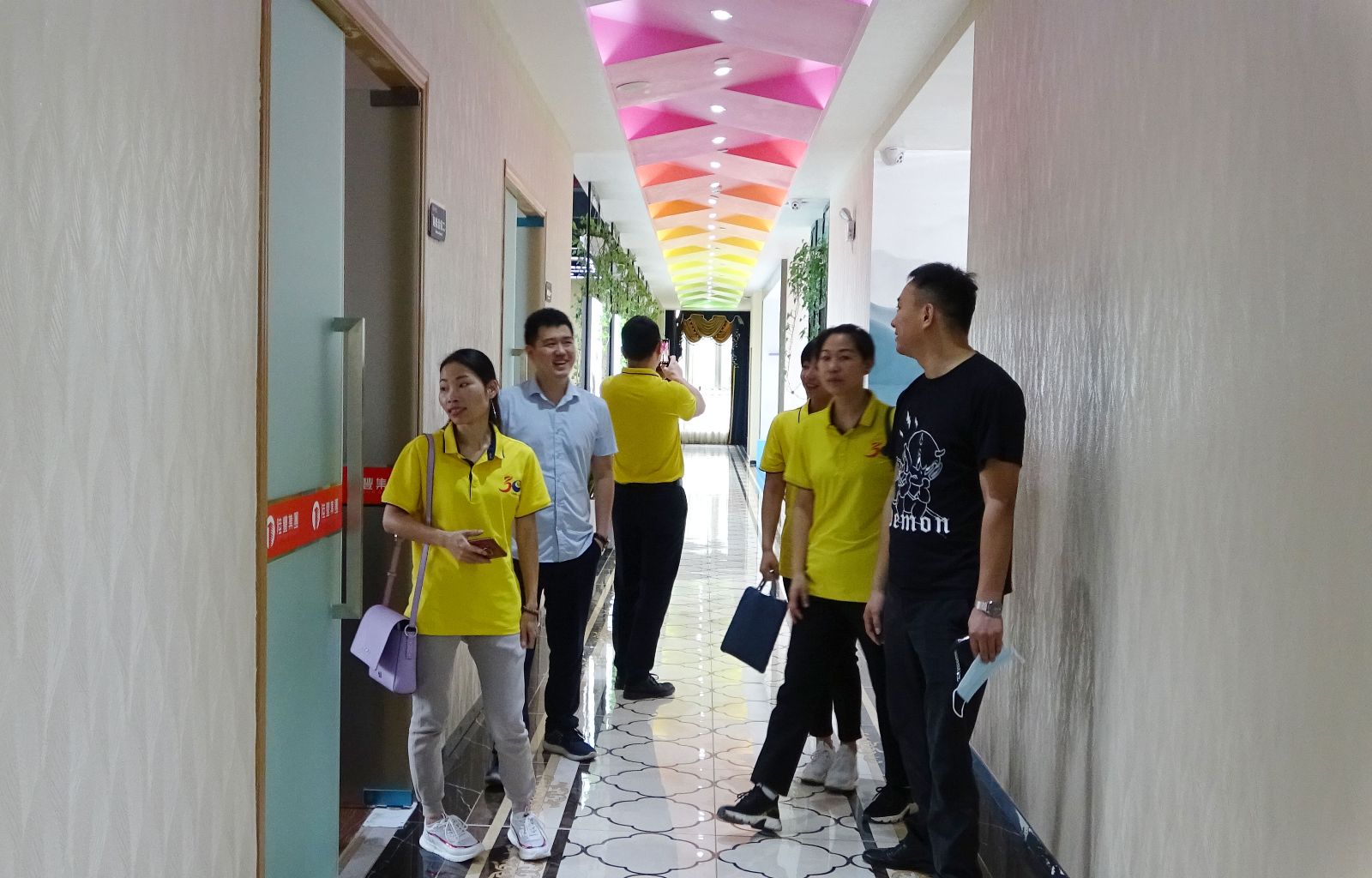 【企业资讯】热烈欢迎省涂料行业协会秘书长等一行领导到访我司参观指导