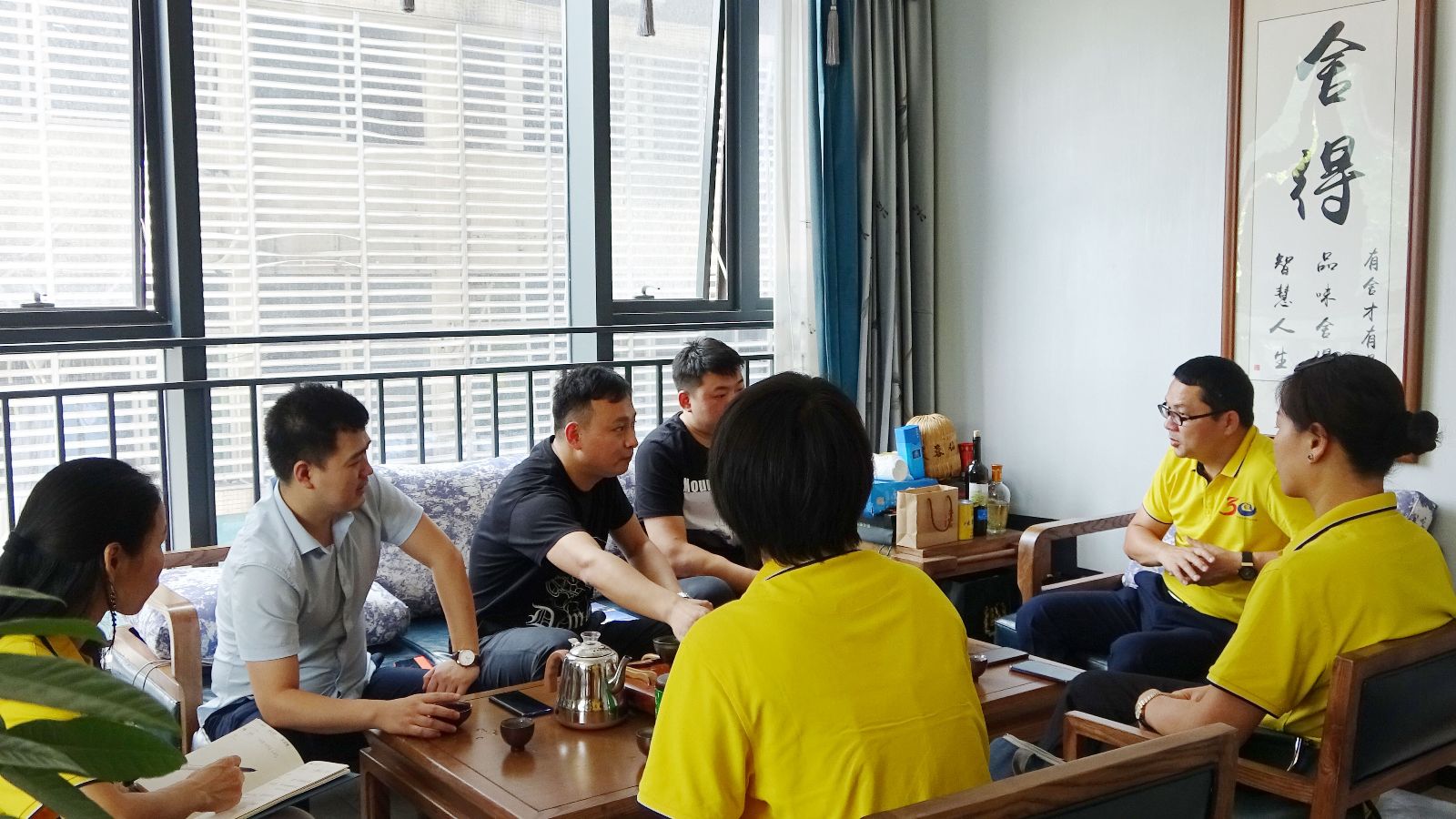 【企业资讯】热烈欢迎省涂料行业协会秘书长等一行领导到访我司参观指导